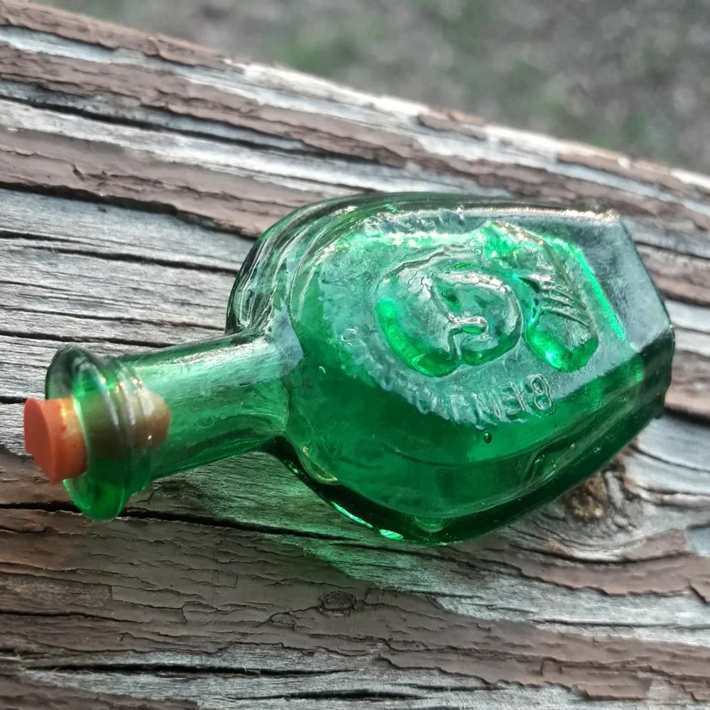 Vintage Glass Bottle with Lid Benjamin Franklin Green Art Glass Dollhouse - Picture 3 of 11